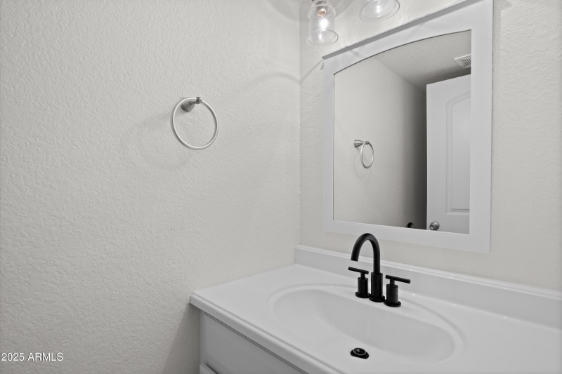 06-20251107-DSC09138