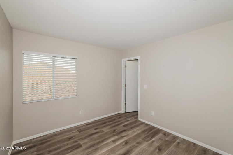 013-photo-bedroom-13327388