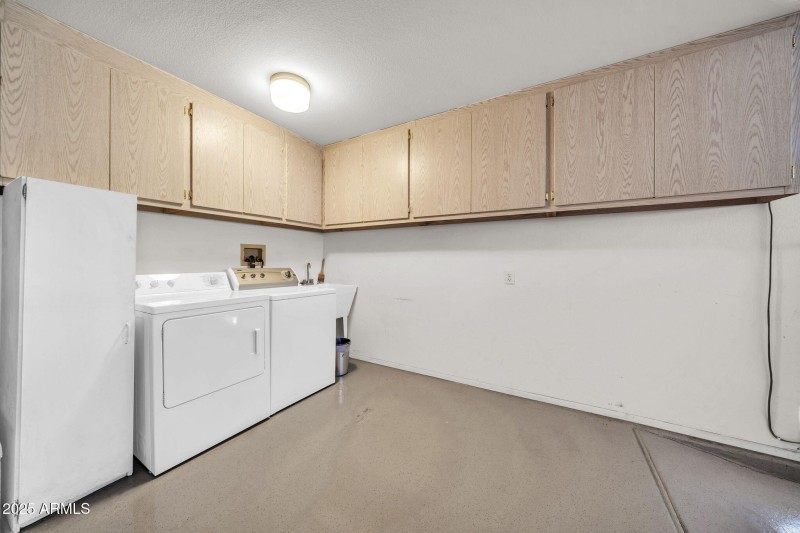 LAUNDRY IN THE GARAGE