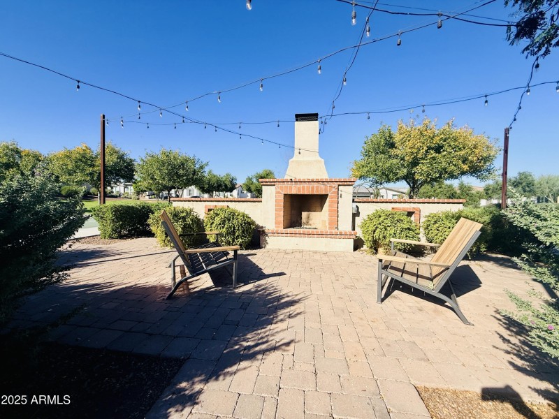 Subdivision offers Gas Fireplace