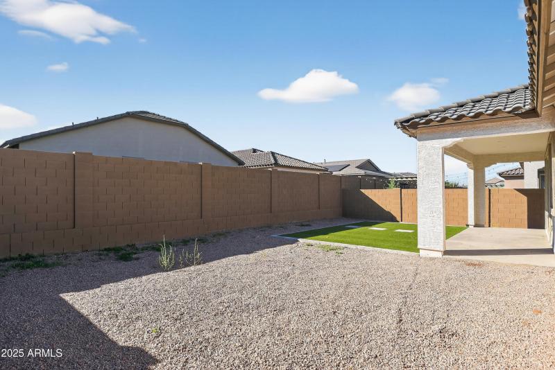 01_2555_W_Sunland_Ave_Phoenix_AZ_85041_U