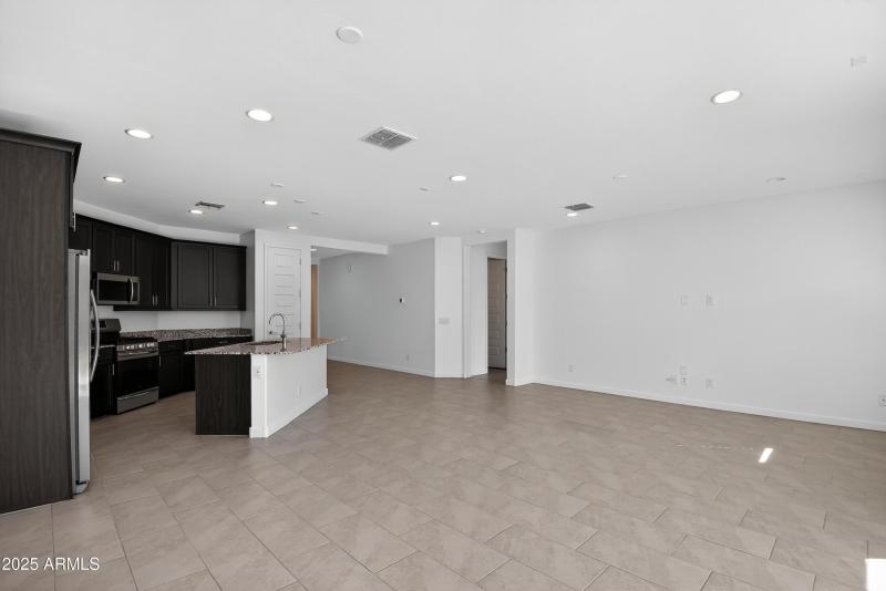 18_2555_W_Sunland_Ave_Phoenix_AZ_85041_U