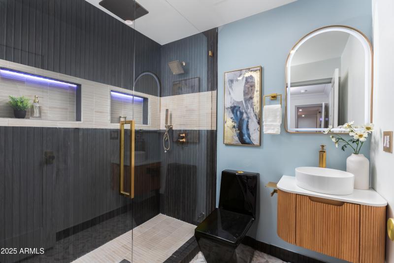 2ND EN-SUITE BATHROOM