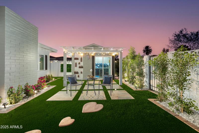 POOLSIDE MINI CASITA