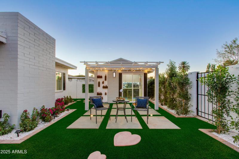 VIEW OF POOLSIDE CASITA