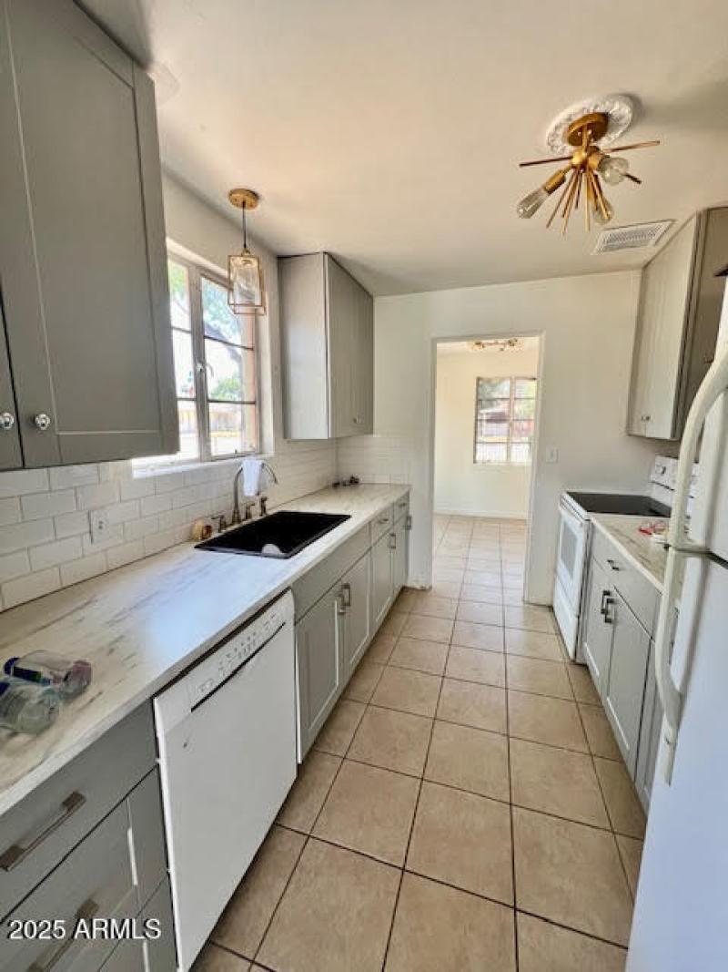 1321 S College Kitchen-2