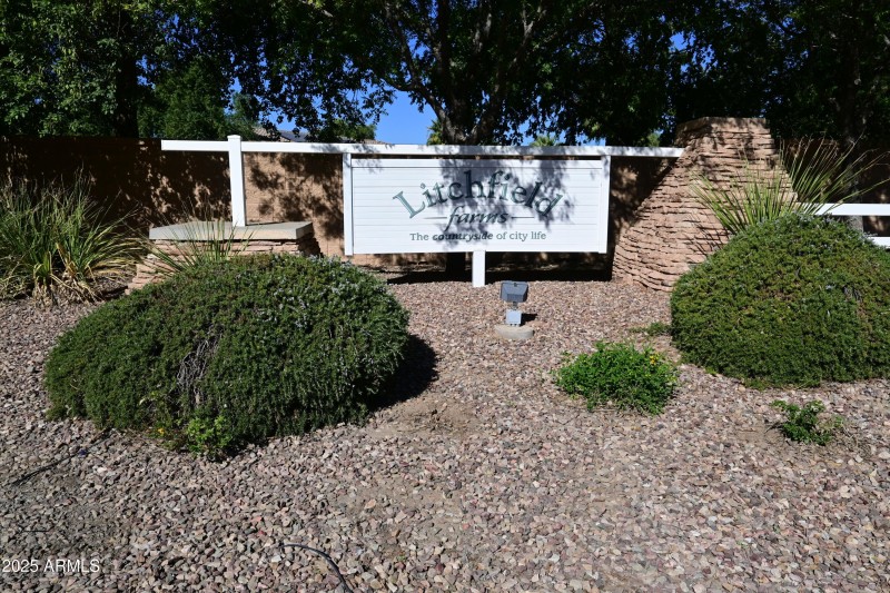 Litchfield Farms Community Sign