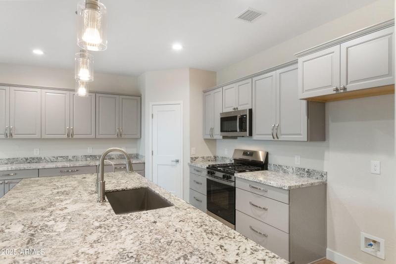 535-Cleopatra-Hill-23