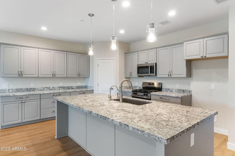 535-Cleopatra-Hill-24