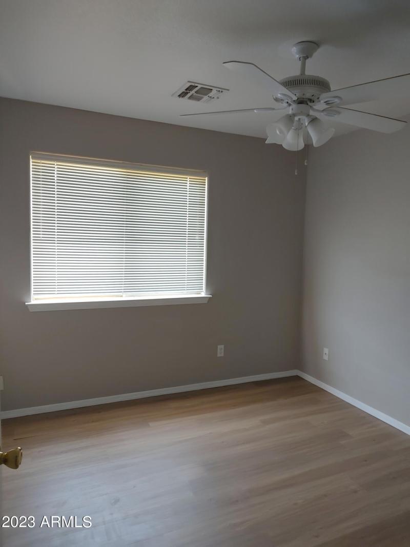 2nd bedroom with ceiling fan