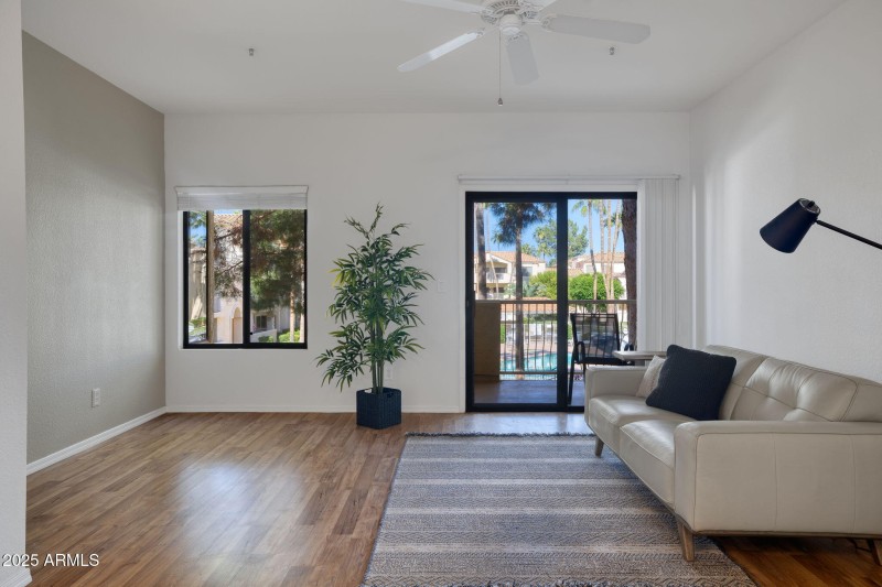 GREAT ROOM OVERLOOKING POOL