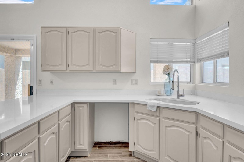 32-web-or-mls-12048 N 40th Way-10 (2)