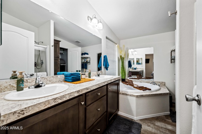 132-15220N27S-ocupix-