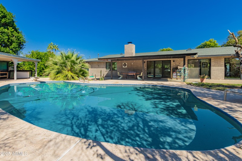 Diving Pool & West covered patio