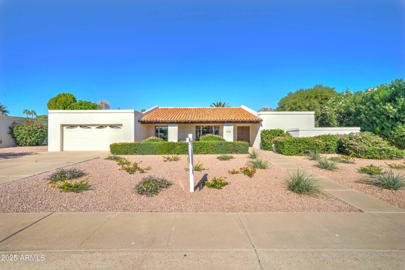 8046 E Del Caverna Dr-1