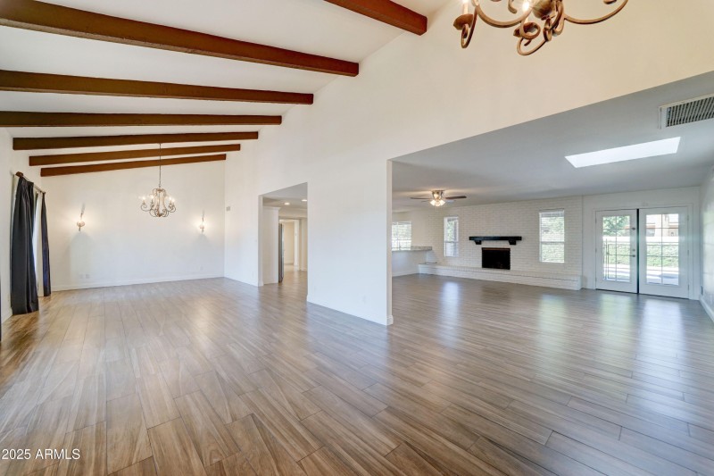 Great room w/ vaulted ceiling