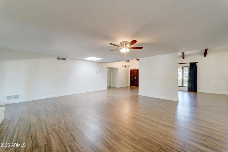 8046 E Del Caverna Dr-11