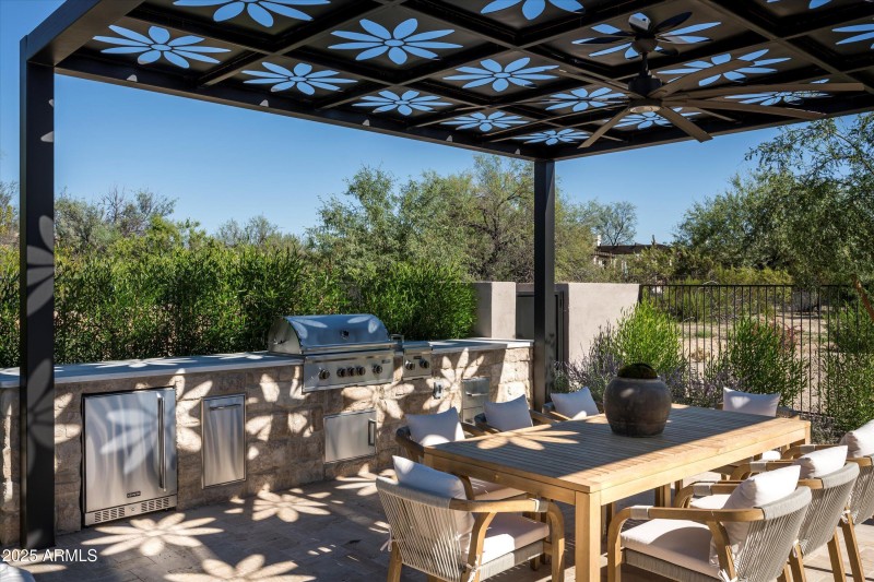 41-8386 E Leaning Rock Staged-43