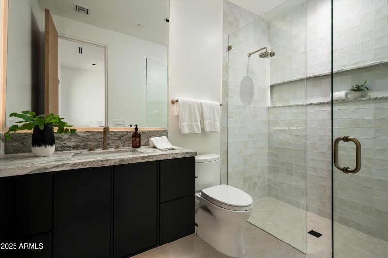 30-8386 E Leaning Rock Staged-32