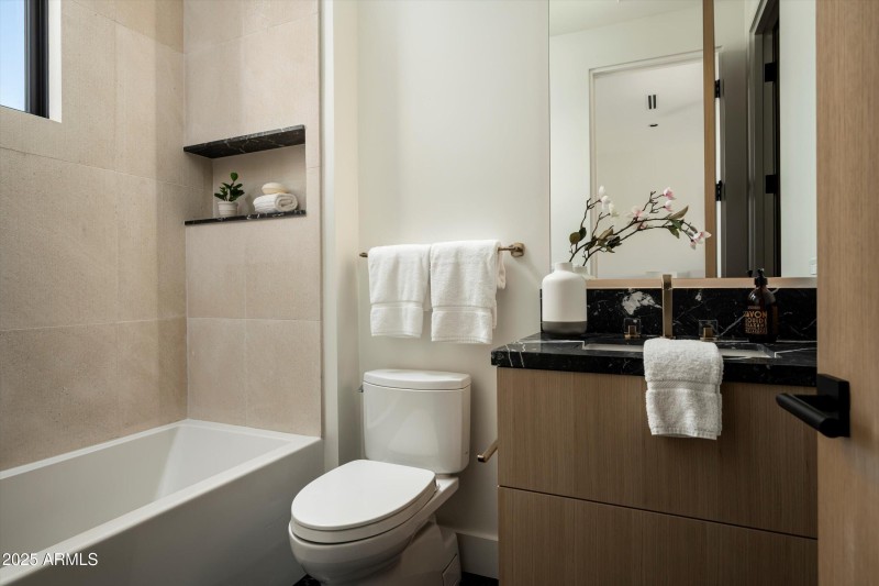 32-8386 E Leaning Rock Staged-34