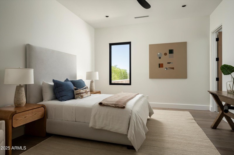 29-8386 E Leaning Rock Staged-31