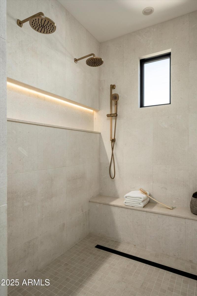 22-8386 E Leaning Rock Staged-24