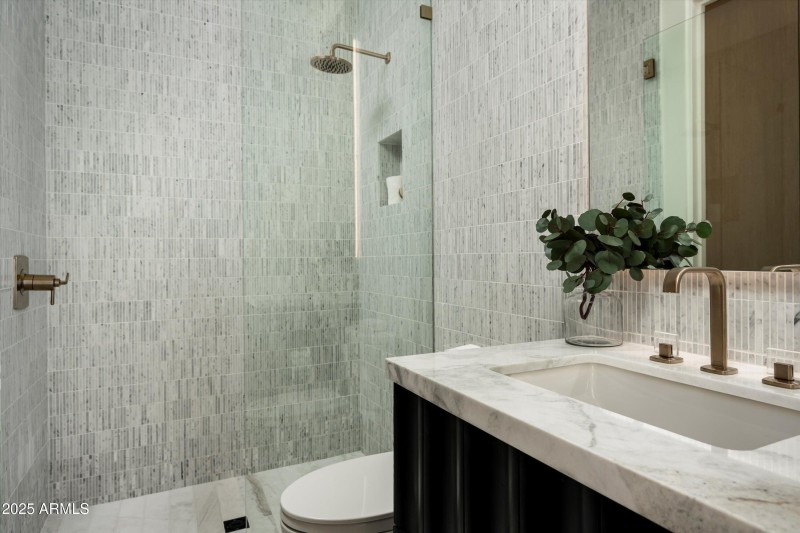 17-8386 E Leaning Rock Staged-19