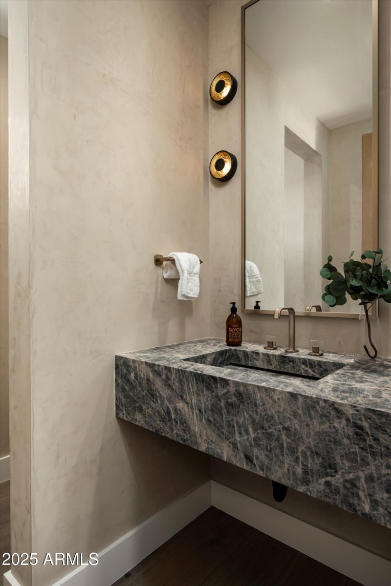 13-8386 E Leaning Rock Staged-15