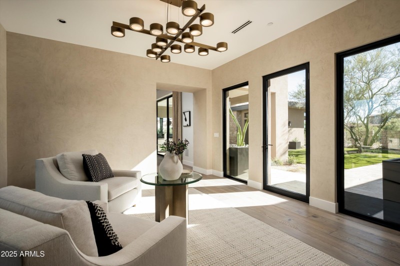 14-8386 E Leaning Rock Staged-16