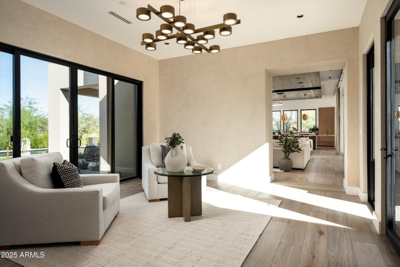 15-8386 E Leaning Rock Staged-17