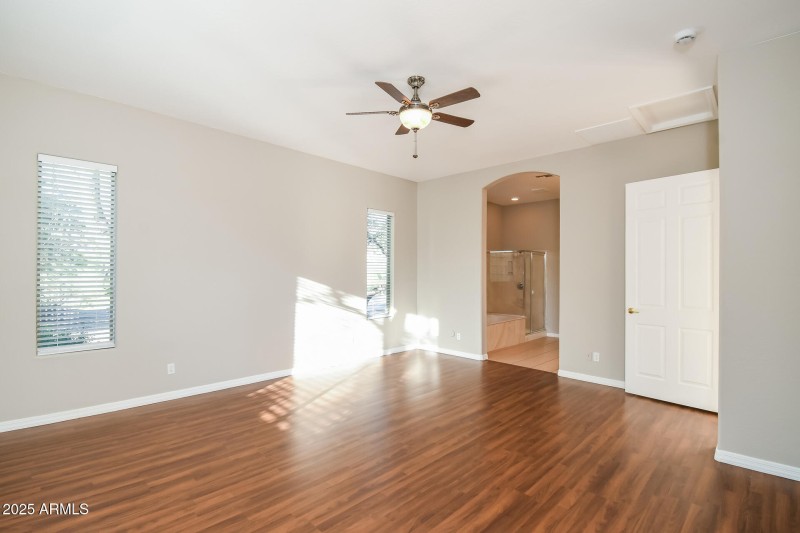 10-photo-Main-Bedroom-61af2e5f-0009-4b60