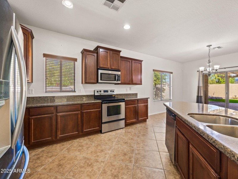 9-web-or-mls-16822 W Rio Vista Ln-17