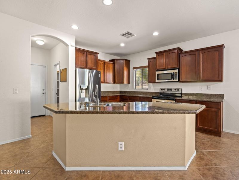 10-web-or-mls-16822 W Rio Vista Ln-18