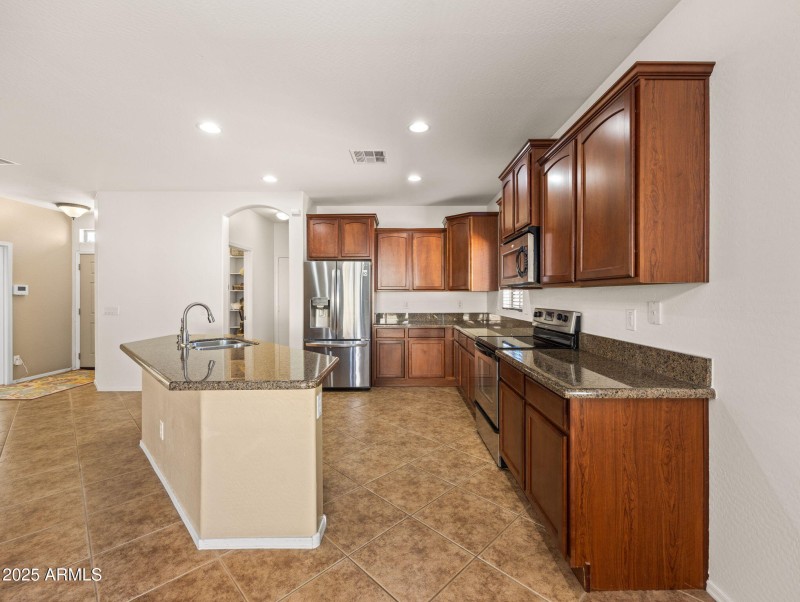 11-web-or-mls-16822 W Rio Vista Ln-19