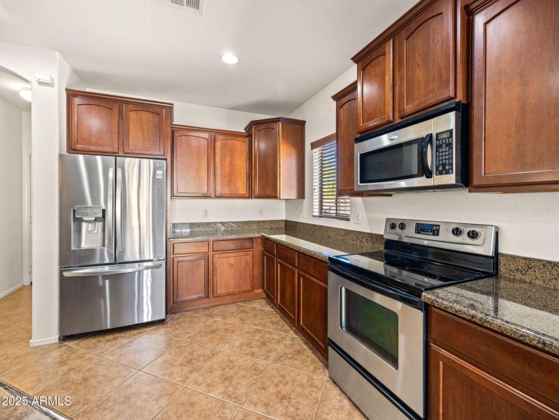 12-web-or-mls-16822 W Rio Vista Ln-20