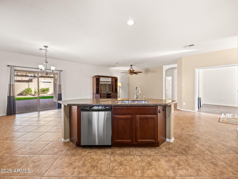 13-web-or-mls-16822 W Rio Vista Ln-21