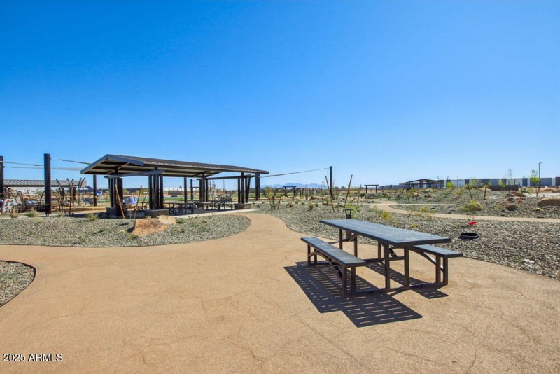 40-web-or-mls-W Beryl Ave-902