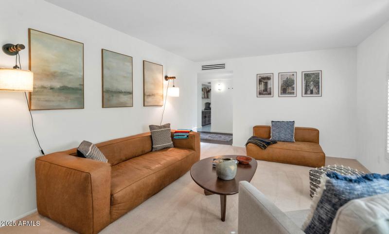 3234 E Larkspur Dr-large-004-003-TOD0985