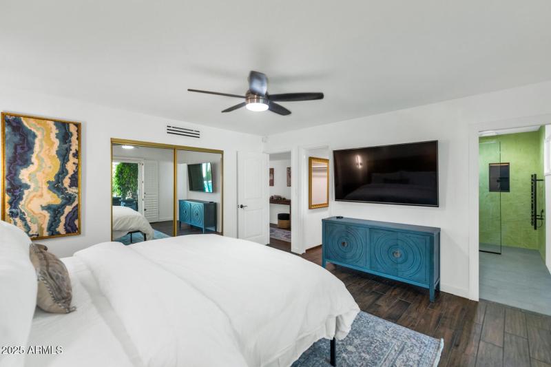 3234 E Larkspur Dr-large-014-010-TOD1001