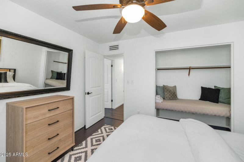 3234 E Larkspur Dr-large-018-017-TOD1005