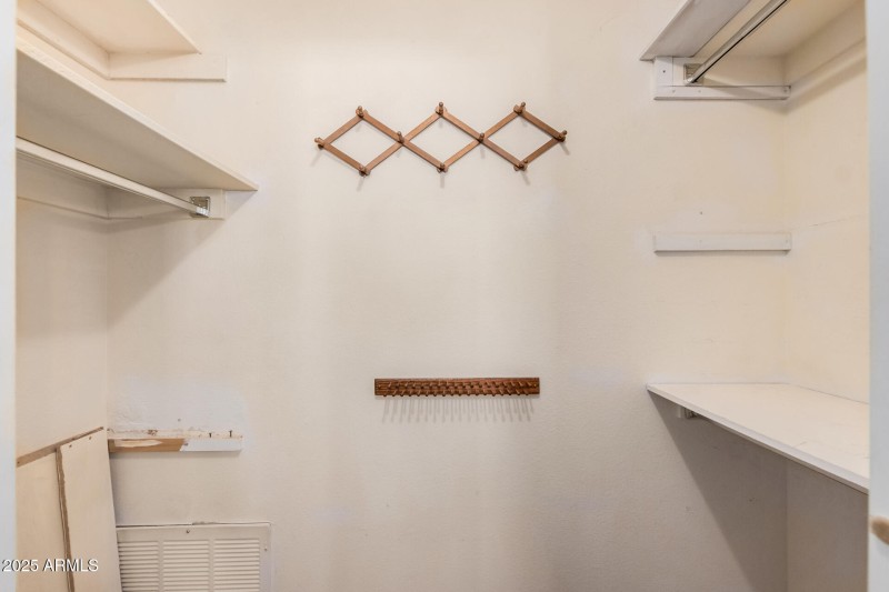 b4cf43168e4367bf6557e48df7e19171