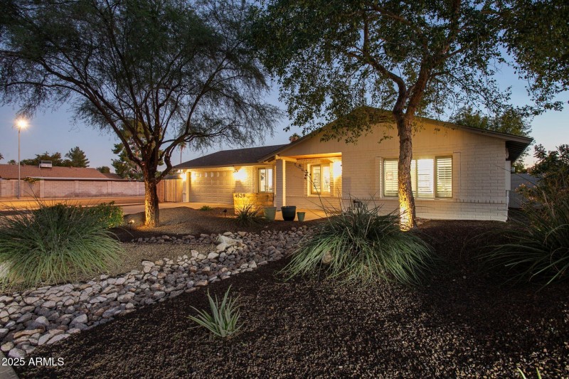 Gorgeous night lighting