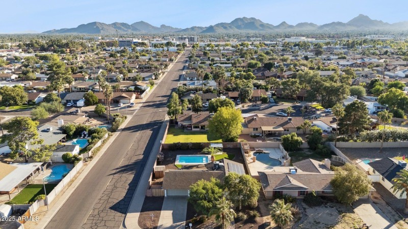 Walking distance to PV Phx!