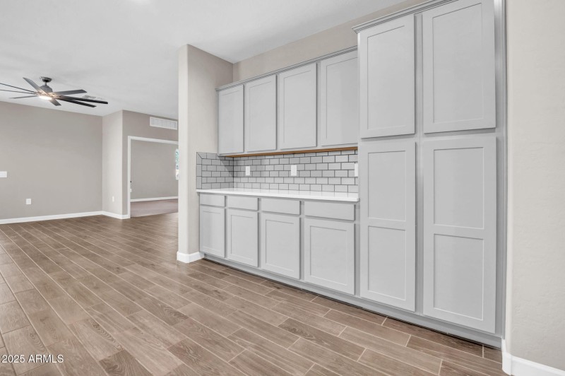 9-web-or-mls-36941 N Aleutian Dr-9