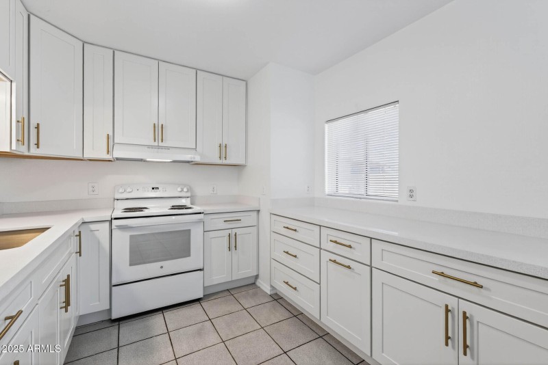 09_8321_W_Edwards9_mls