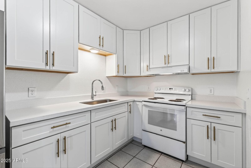 11_8321_W_Edwards11_mls