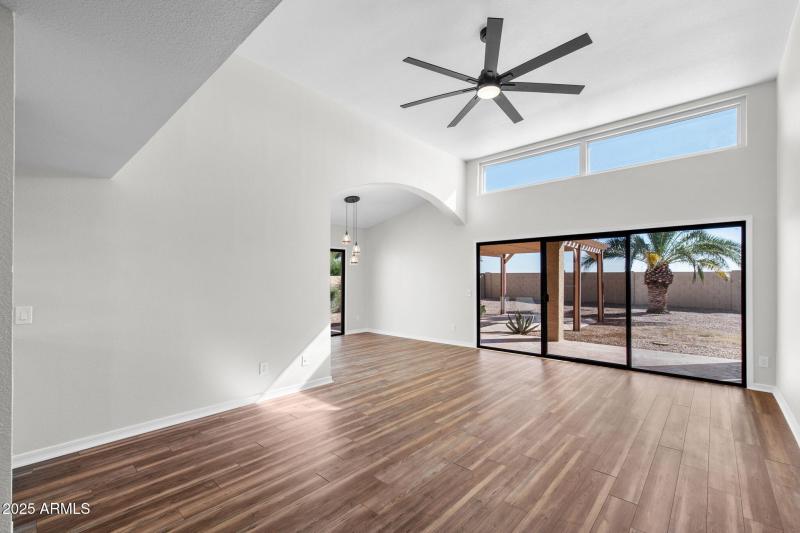 004__10625 E Navajo Pl