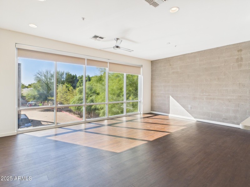 CAM02404G0-PR0160-STILL002