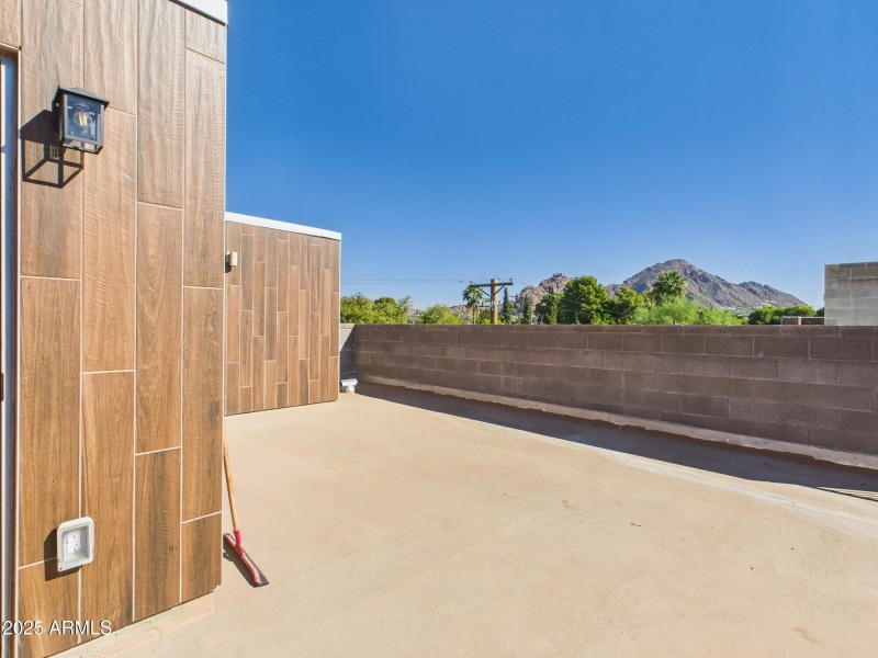 CAM02404G0-PR0160-STILL005