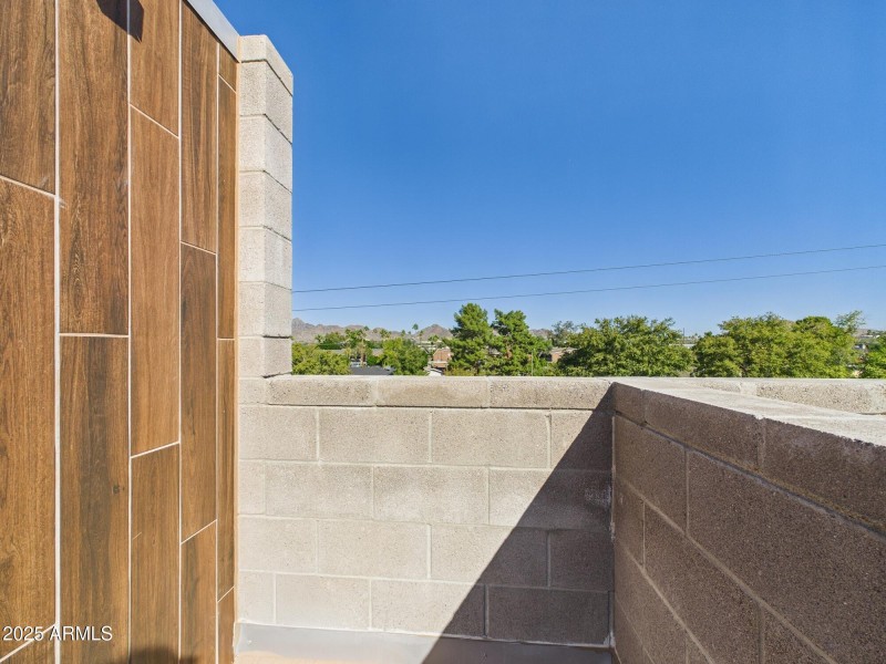 CAM02404G0-PR0160-STILL007